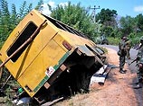 Представитель министерства обороны бригадный генерал Прасад Самарасингхе сообщил, что трагедия произошла в четверг в округе Анарадапура на севере страны, где на противопехотной мине подорвался пассажирский автобус Представитель министерства обороны бригадный генерал Прасад Самарасингхе сообщил, что трагедия произошла в четверг в округе Анарадапура на севере страны, где на противопехотной мине подорвался пассажирский автобус