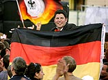 Немцы не успевают шить флаги &#8211; их сметают с полок магазинов