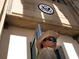 На сотрудников посольства США в Багдаде нападают за то, что они одеты в джинсы и шорты На сотрудников посольства США в Багдаде нападают за то, что они одеты в джинсы и шорты