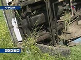 Авария произошла в 12:10 по московскому времени около деревни Атнары. 42-летний водитель автобуса марки ГАЗ-53А (КВЗ), двигаясь на большой скорости по автодороге местного значения, попытался обогнать трактор и не справился с управлением