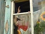 "Сейчас остается 120 семей, из которых 40 уже практически решили все свои проблемы и сняли разногласия с властями относительно переезда", - сказал Лужков, подчеркнув, что с остающимися 80 семьями представители властей "будут работать индивидуально" "Сейчас остается 120 семей, из которых 40 уже практически решили все свои проблемы и сняли разногласия с властями относительно переезда", - сказал Лужков, подчеркнув, что с остающимися 80 семьями представители властей "будут работать индивидуально"