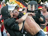Столкновения британских и немецких фанатов в Штутгарте - около ста задержаны