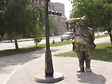 В Новосибирске установлен первый в России памятник светофору