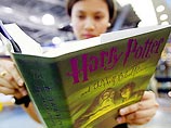 Шестая книга о маленьком волшебнике "Гарри Поттер и Принц-полукровка" вышла прошлым летом и побила все рекорды - роман стал самым быстро раскупаемым из всех произведений Джоан Роулинг