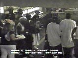 Полиция США изучает видеозапись камер наблюдения в одном из казино Лас-Вегаса. Неизвестный достал оружие и открыл огонь по мужчине и женщине &#8211; в результате мужчина погиб на месте, женщина была ранена в руку