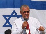 Эрл Кокс, радиопроповедник из американского штата Южная Каролина, приехал в Израиль, чтобы помолиться у входа в больничную палату бывшего премьер-министра Ариэля Шарона