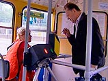 Власти Москвы решились на новый эксперимент с общественным транспортом. На ближайшие две недели 10 маршрутов московских автобусов и троллейбусов избавят от "электронных кондукторов" Власти Москвы решились на новый эксперимент с общественным транспортом. На ближайшие две недели 10 маршрутов московских автобусов и троллейбусов избавят от "электронных кондукторов"