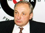 о словам главы Высшей аттестационной комиссии Михаила Кирпичникова, примерно 10 тыс. диссертаций, или 20-30% от общего количества защищаемых в год диссертаций, ежегодно пишутся отнюдь не официальными авторами, а изготавливаются по заказу за деньги о словам главы Высшей аттестационной комиссии Михаила Кирпичникова, примерно 10 тыс. диссертаций, или 20-30% от общего количества защищаемых в год диссертаций, ежегодно пишутся отнюдь не официальными авторами, а изготавливаются по заказу за деньги