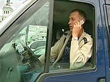 Автомобилисты, говорящие по мобильнику, также опасны, как и пьяные за рулем Автомобилисты, говорящие по мобильнику, также опасны, как и пьяные за рулем