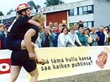В Финляндии открылся чемпионат мира по перетаскиванию жен