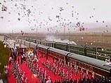 В Китае сегодня открыта самая высокогорная железнодорожная магистраль в мире, которая соединяет равнинные районы страны с Тибетом. Первый пассажирский поезд отправился из административного центра Тибетского автономного района КНР Лхасы в Цинхай