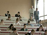 В МГУ впервые абитуриенты всех факультетов пишут сочинение в один день В МГУ впервые абитуриенты всех факультетов пишут сочинение в один день