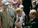 По состоянию на утро понедельника, самым популярным продолжает оставаться вопрос о президентском поцелуе. Напомним, что Владимир Путин на территории Кремля поцеловал в живот 5-летнего мальчика по имени Никита По состоянию на утро понедельника, самым популярным продолжает оставаться вопрос о президентском поцелуе. Напомним, что Владимир Путин на территории Кремля поцеловал в живот 5-летнего мальчика по имени Никита