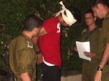 Источник в палестинских службах безопасности сообщил, что в штабе полиции в районе Балуа находились несколько боевиков "Фатха", арестованные несколько дней назад сотрудниками палестинских спецслужб по подозрению в причастности к похищению Ашери