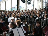 Участники Всемирного религиозного саммита, который проходит в Москве, накануне посетили концерт духовной музыки, составленный из произведений в традициях различных религий
