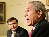 Буш сообщил, что лидеры двух стран провели "хорошую беседу" по "целому ряду вопросов". Глава Белого дома подчеркнул, что он и Саакашвили разделяют общие демократические ценности