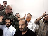 Израильский военный суд продлил на 5 дней срок задержания министров и депутатов "Хамаса" Израильский военный суд продлил на 5 дней срок задержания министров и депутатов "Хамаса"