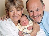 Жительница Великобритании установила рекорд материнства для этой страны, родив ребенка в 62 года после искусственного оплодотворения, пишет в субботнем номере газета The Daily Mail