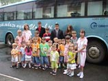 Семья Ионовых, в которой 28 детей, проедет по России 23 тысячи км на автобусе