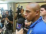 Роберто Карлос решил продолжить карьеру в турецком "Фенербахче" Роберто Карлос решил продолжить карьеру в турецком "Фенербахче"