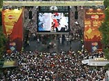 Немцы отпраздновали "бронзу" своей сборной дисциплинированно
Немцы отпраздновали "бронзу" своей сборной дисциплинированно