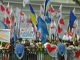 С утра в среду несколько тысяч сторонников различных политических сил, представленных в Верховной Раде, проводят акции протеста у стен парламента