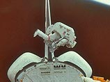 Астронавты Discovery вышли в открытый космос, чтобы потренироваться в устранении повреждений Астронавты Discovery вышли в открытый космос, чтобы потренироваться в устранении повреждений