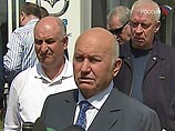 Лужков обещает решить судьбу жителей поселка Бутово "по совести и справедливости" Лужков обещает решить судьбу жителей поселка Бутово "по совести и справедливости"