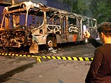 Как передают бразильские телекомпании, боевики из так называемого "Первого боевого отряда столицы" сожгли 68 городских автобусов, нарушив нормальное движение общественного транспорта