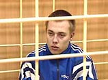 Из документов уголовного дела следует, что в ночь на 1 января 2006 года в 3 часа 30 минут младший сержант Александр Сивяков, находясь в состоянии алкогольного опьянения, заставил Сычева сесть на корточки с упором на пальцы ног