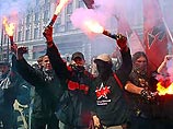 Руслан Мельник, считавший правой рукой Дмитрия Боброва - лидера группировки "Шульц-88", в 2001 году создал свою группировку "Мэд Крауд", в которую также вошли члены так называемой "боевой террористической группы Боровикова-Воеводина"
