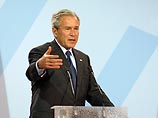 С самого начала эскалации конфликта Джордж Буш в него не вмешивается. В четверг, приехав с визитом в Германию перед поездкой в Россию на саммит "восьмерки", он напомнил, что "Израиль имеет право на самозащиту"