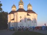 Сторонники УПЦ КП продолжают требовать доступа к церкви св. Екатерины в Чернигове