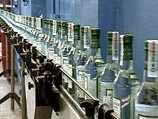 По данным операторов рынка, сейчас в магазинах продается алкоголь, отгруженный до 30 июня, то есть до вступления в силу положений закона о ЕГАИС По данным операторов рынка, сейчас в магазинах продается алкоголь, отгруженный до 30 июня, то есть до вступления в силу положений закона о ЕГАИС