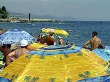 По данным министерства курортов и туризма Автономной Республики Крым, с начала текущего года в крымских здравницах отдохнули 448 тыс. человек, или на 12 тыс. человек (2,6%) меньше, чем за аналогичный период 2005 года