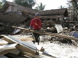 Индонезийские спасатели обнаружили за минувшие сутки на южном побережье Явы тела еще 100 человек, погибших в результате цунами, обрушившегося 17 июля на этот самый густонаселенный остров мира