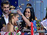 Мазур получила корону из рук финалистки прошлого года - Юлии Ивановой. Корона из серебра с позолотой, украшенная полудрагоценными камнями является переходящим призом