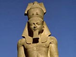 Гигантская гранитная статуя египетского фараона Рамзеса II будет в августе перенесена из центра Каира в более спокойное место неподалеку от пирамид