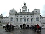 В Букингемском дворце открывается выставка платьев и драгоценностей королевы Елизаветы II В Букингемском дворце открывается выставка платьев и драгоценностей королевы Елизаветы II