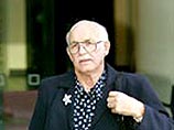 Бывший регбист, протестуя против мужланства в правосудии, предстал перед судом в кружевных чулках и юбке Бывший регбист, протестуя против мужланства в правосудии, предстал перед судом в кружевных чулках и юбке