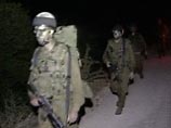 "Группа израильских коммандос была доставлена в больницу вертолетом, – заявил он. – Они вошли в больницу и были пойманы в ловушку, после того как наши боевики открыли по ним огонь. Ожесточенная перестрелка продолжается" "Группа израильских коммандос была доставлена в больницу вертолетом, – заявил он. – Они вошли в больницу и были пойманы в ловушку, после того как наши боевики открыли по ним огонь. Ожесточенная перестрелка продолжается"