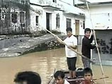 По предварительным данным, в зону действия тайфуна попали более 3,7 миллиона жителей, а прямые убытки от разгула стихии оцениваются в 2,4 миллиарда юаней ($300 миллионов)