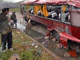 В Китае автобус с 34 пассажирами рухнул в пропасть 