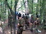 При нем находились оружие и боеприпасы. В настоящее время принимаются меры по установлению его личности, а также обследование местности с целью установления наличия других возможных сообщников При нем находились оружие и боеприпасы. В настоящее время принимаются меры по установлению его личности, а также обследование местности с целью установления наличия других возможных сообщников