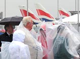 Лайнер авиакомпании British Airways с 217 пассажирами на борту, совершавший в минувшее воскресенье полет по маршруту в Нью-Йорк, был вынужден вернуться назад в лондонский аэропорт Heathrow в связи с тревогой, поднятой по поводу оказавшегося на борту бесхо