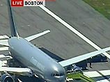 Самолет компании United Airlines, который следовал из Лондона в Вашингтон, совершил вынужденную посадку в Бостоне