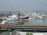 В порту Одессы из либерийского судна в море вылилась нефть В порту Одессы из либерийского судна в море вылилась нефть