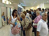 Российские туристы, которые более суток не могли вернуться из Италии на родину, прилетели в Москву на резервном самолете авиакомпании "Сибирь"