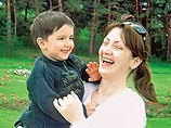 У Асет маленький сын, с мужем она в разводе, и однажды в интервью она сказала, что если и выйдет замуж во второй раз, то только за чеченца У Асет маленький сын, с мужем она в разводе, и однажды в интервью она сказала, что если и выйдет замуж во второй раз, то только за чеченца