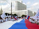 В Москве прошли шествие и митинг, приуроченные ко Дню Государственного флага России и провалу путча
